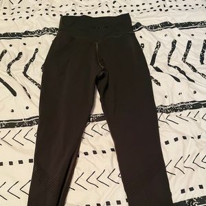 Alphalete surface path lazer cut leggings